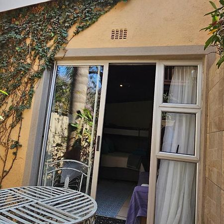 Old Vic Travellers Inn Nelspruit Mbombela Kültér fotó