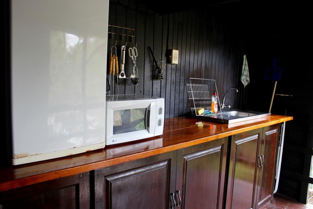 Old Vic Travellers Inn Nelspruit Mbombela Szoba fotó