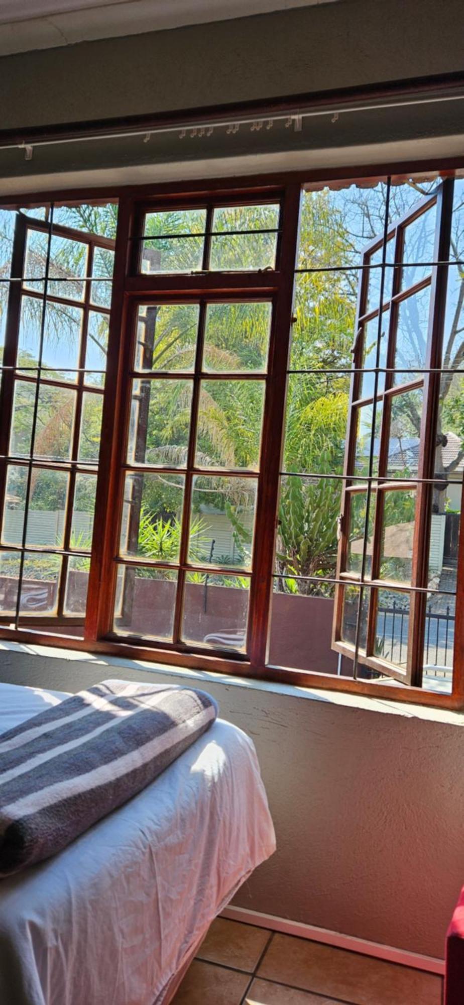 Old Vic Travellers Inn Nelspruit Mbombela Kültér fotó