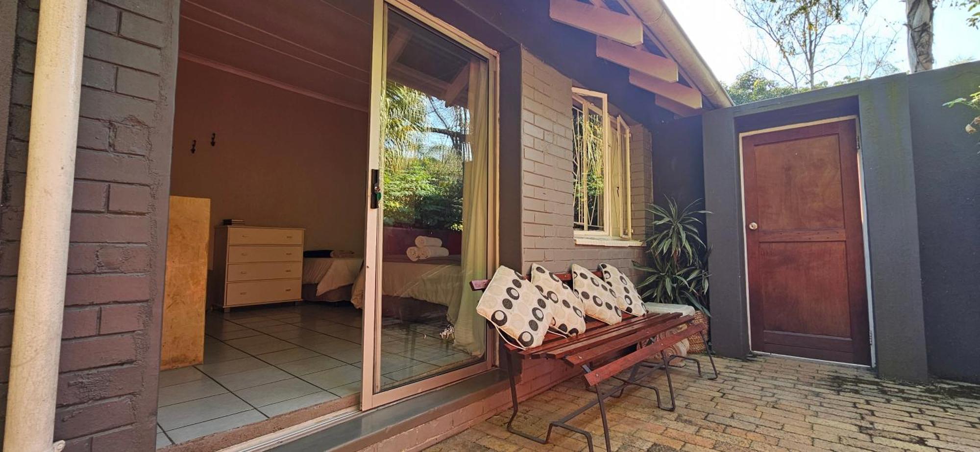 Old Vic Travellers Inn Nelspruit Mbombela Kültér fotó