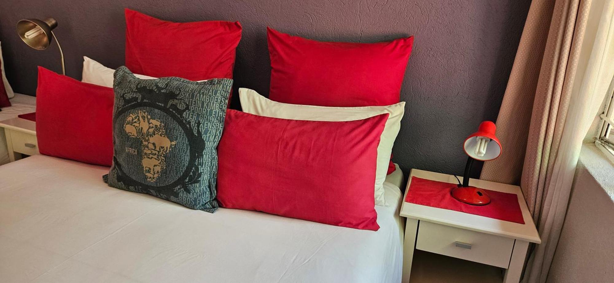 Old Vic Travellers Inn Nelspruit Mbombela Kültér fotó