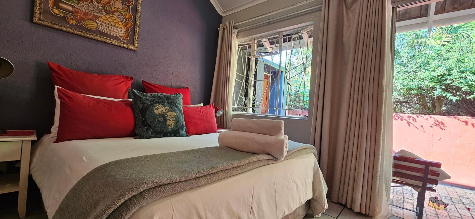 Old Vic Travellers Inn Nelspruit Mbombela Kültér fotó