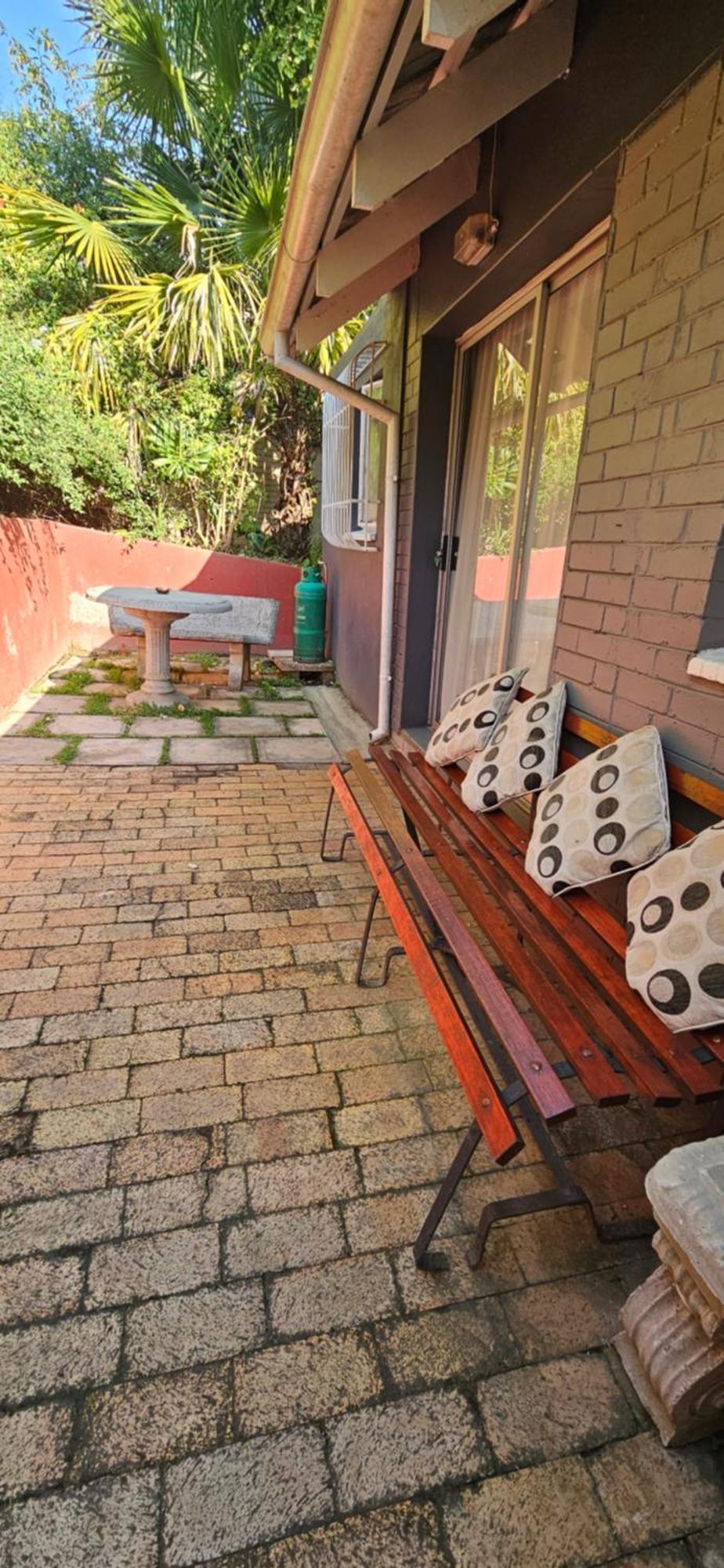 Old Vic Travellers Inn Nelspruit Mbombela Kültér fotó