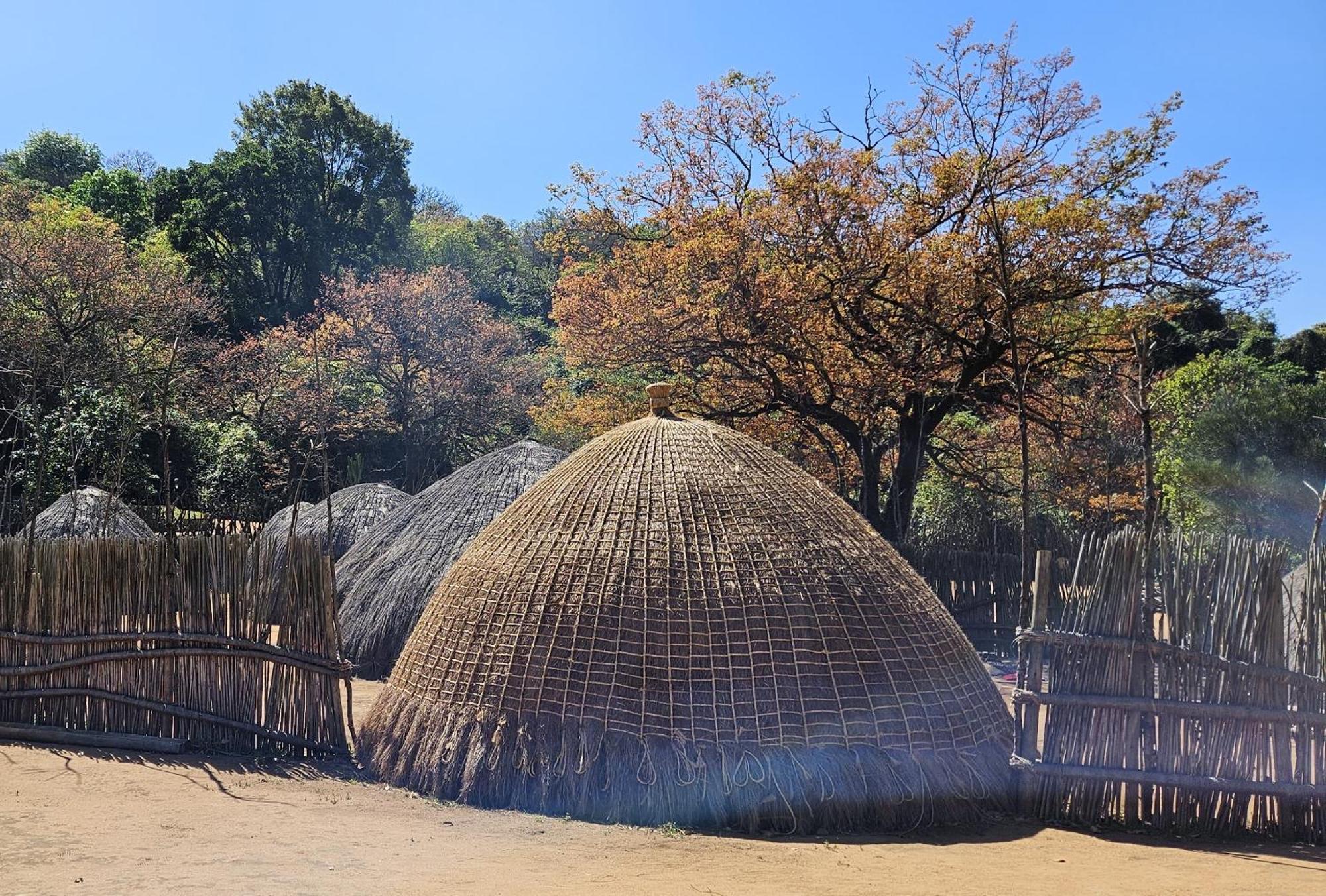 Old Vic Travellers Inn Nelspruit Mbombela Kültér fotó