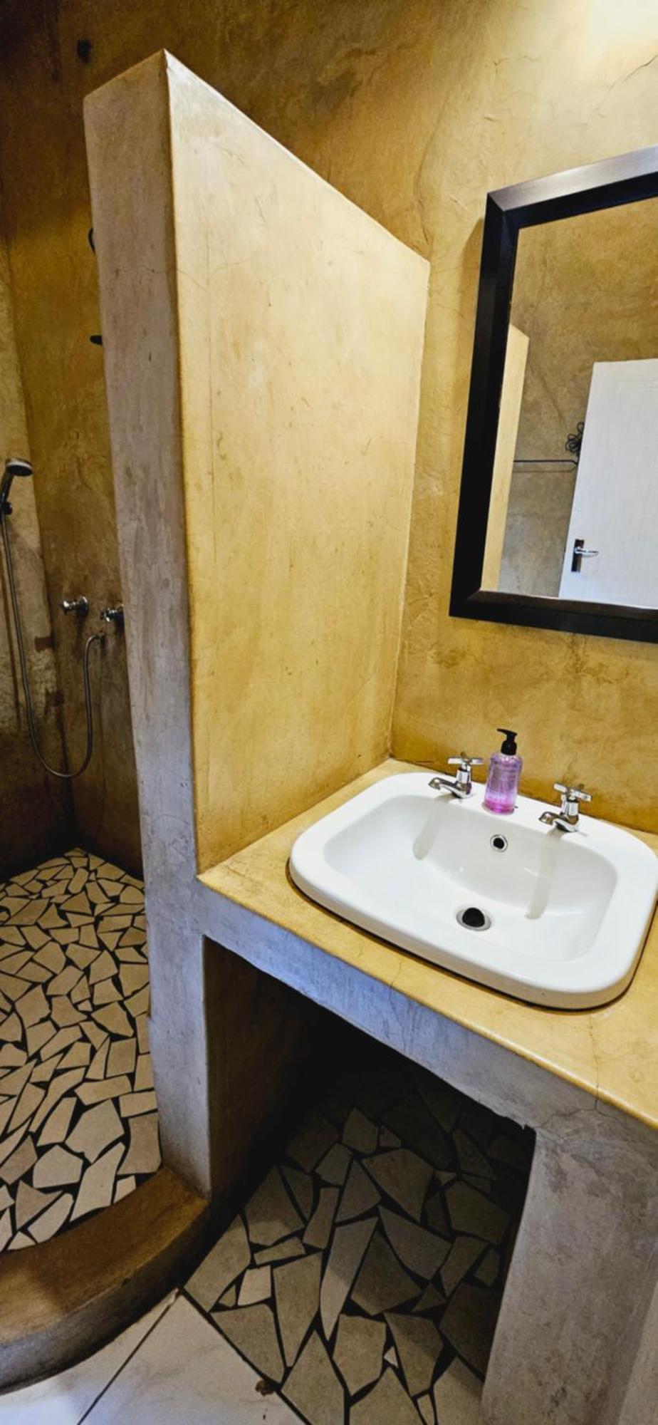 Old Vic Travellers Inn Nelspruit Mbombela Kültér fotó