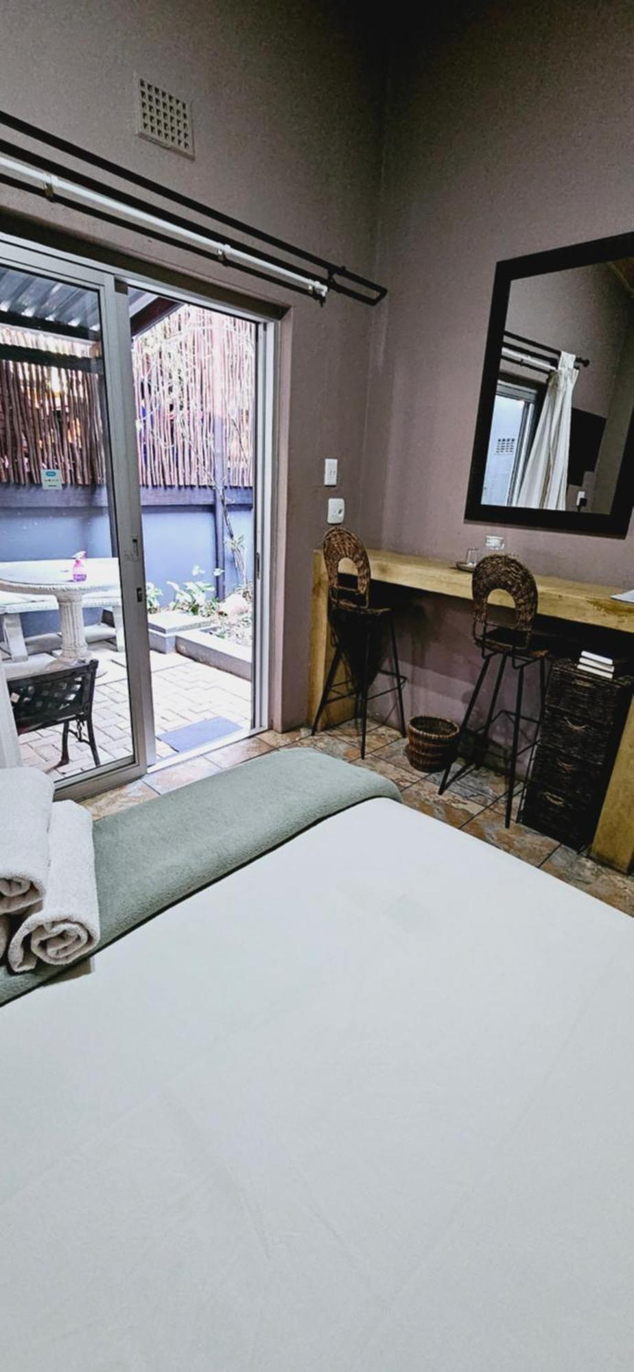 Old Vic Travellers Inn Nelspruit Mbombela Kültér fotó