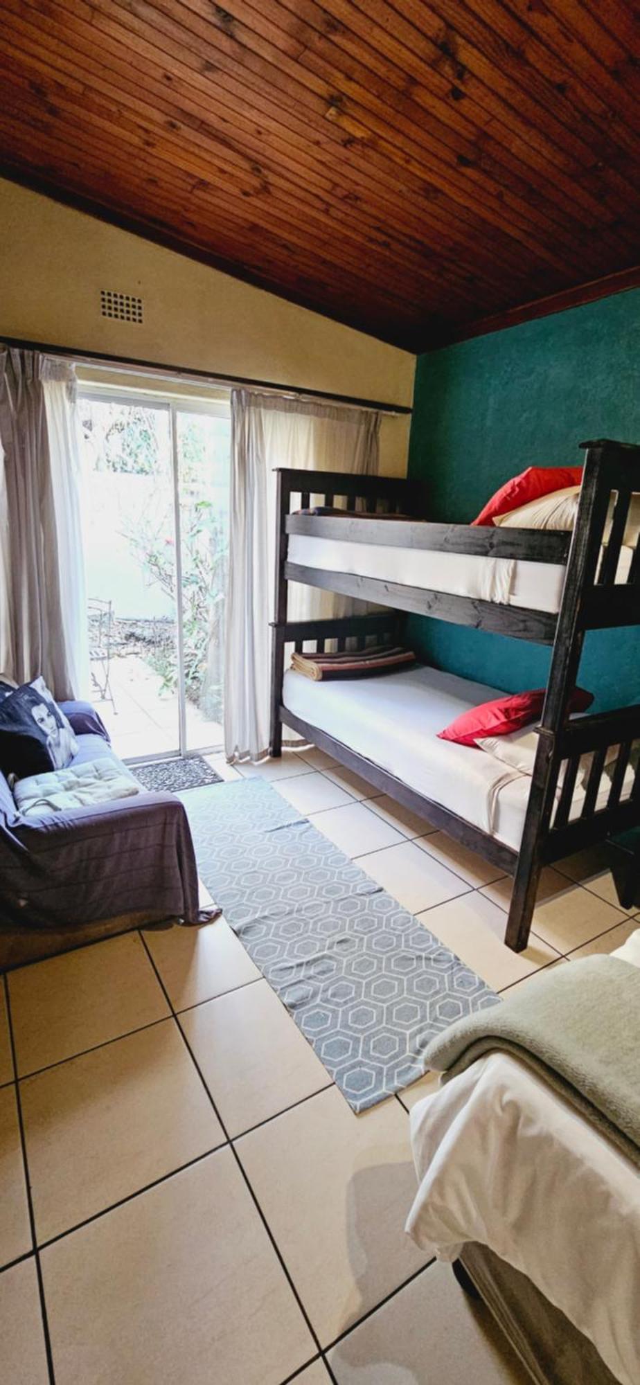 Old Vic Travellers Inn Nelspruit Mbombela Kültér fotó
