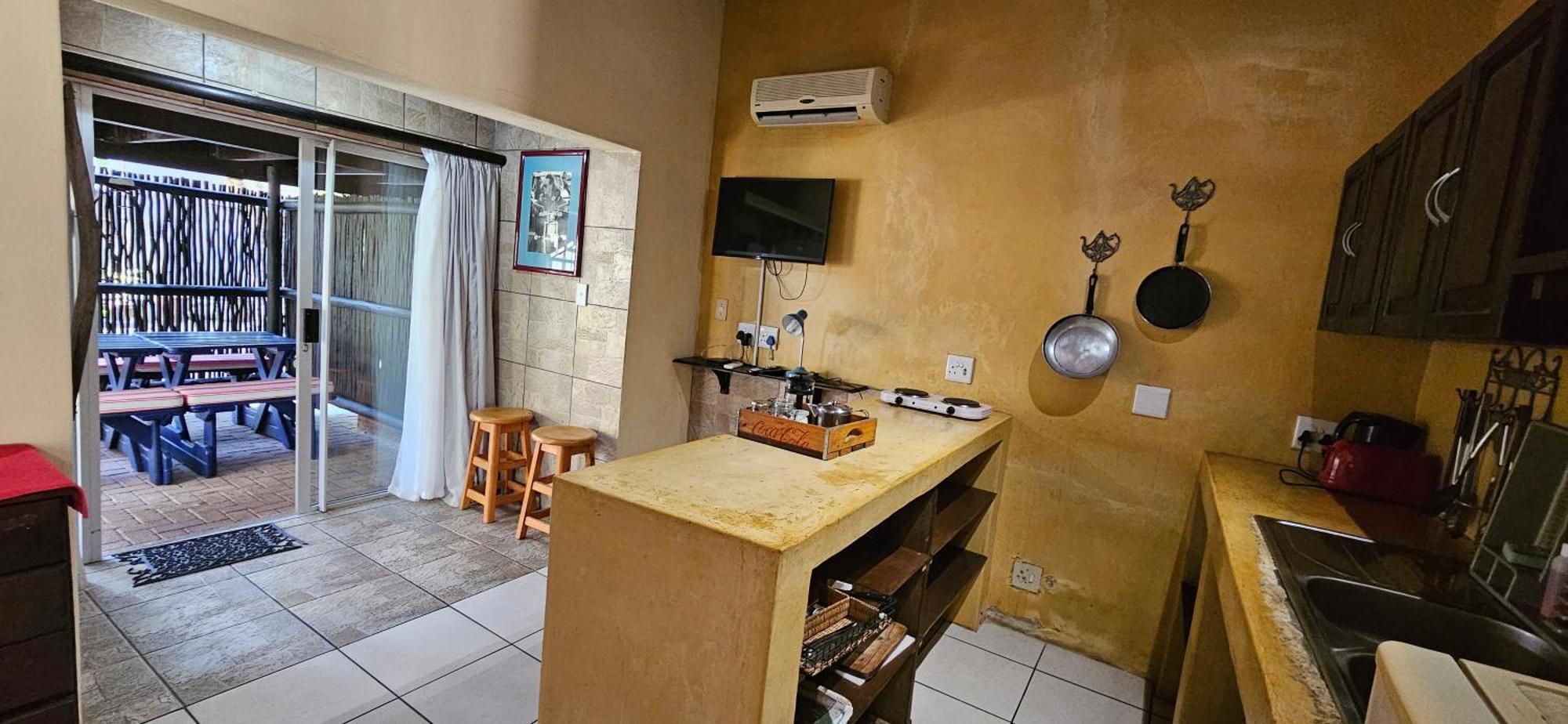 Old Vic Travellers Inn Nelspruit Mbombela Kültér fotó
