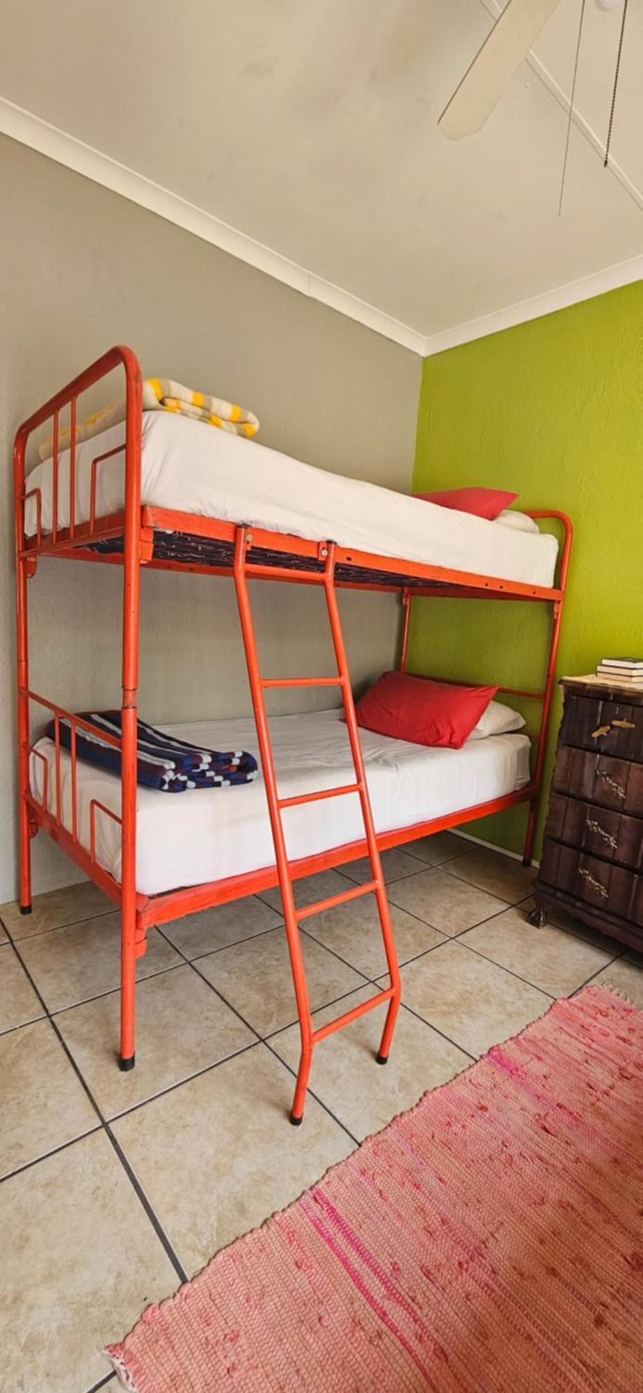 Old Vic Travellers Inn Nelspruit Mbombela Kültér fotó