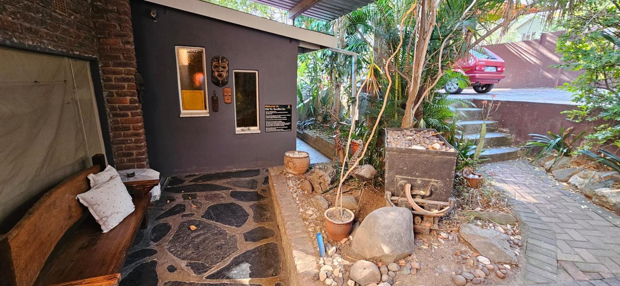 Old Vic Travellers Inn Nelspruit Mbombela Kültér fotó
