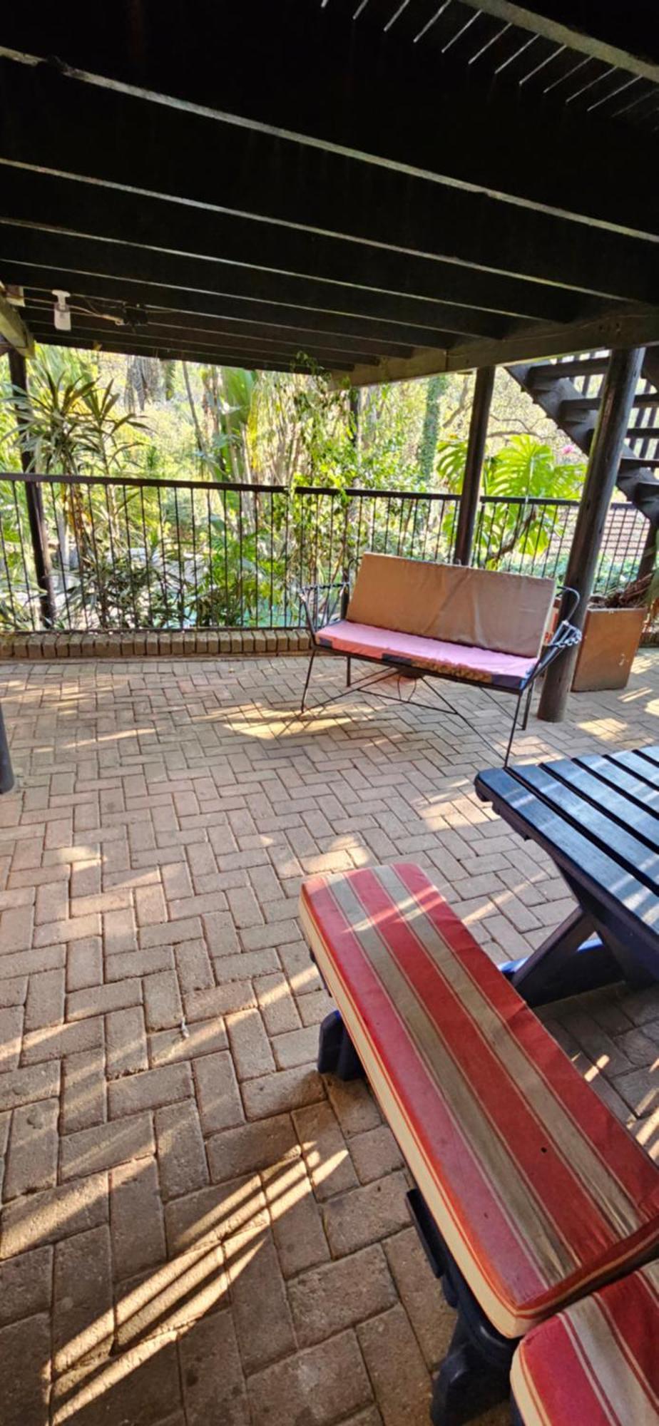 Old Vic Travellers Inn Nelspruit Mbombela Kültér fotó