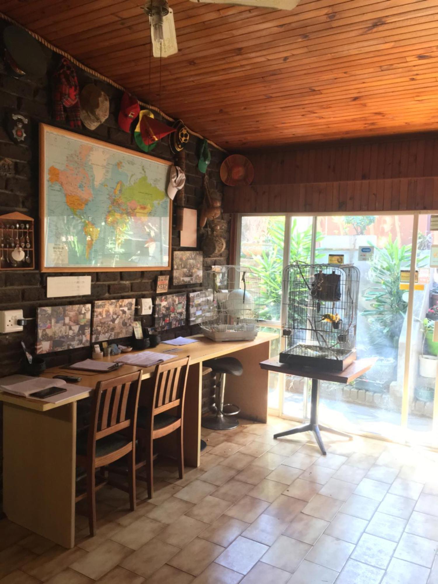 Old Vic Travellers Inn Nelspruit Mbombela Kültér fotó