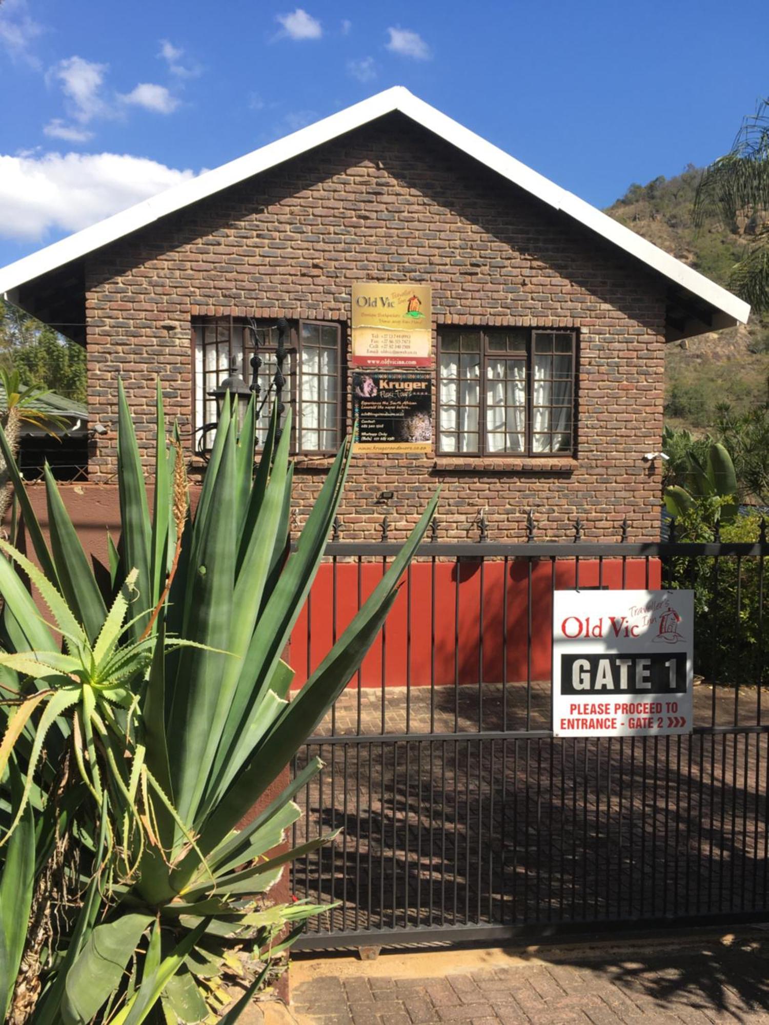 Old Vic Travellers Inn Nelspruit Mbombela Kültér fotó
